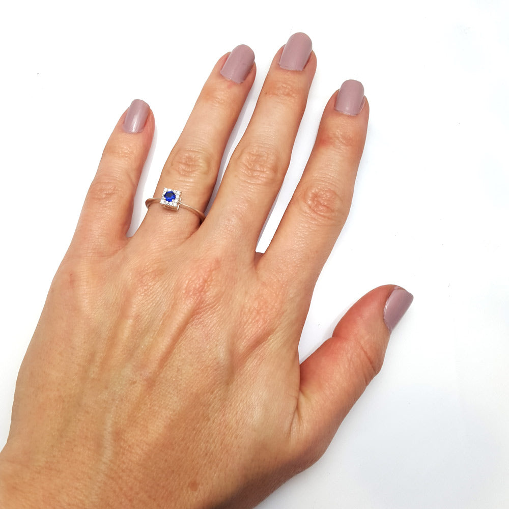 Round Sapphire Halo Diamond Ring in White Gold